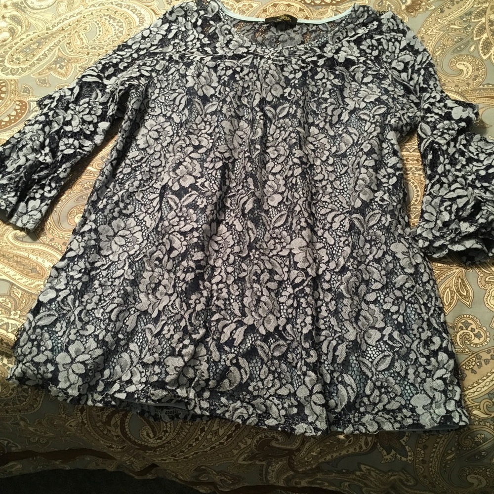 Suzanne Betro Top. Lacy. Flowy